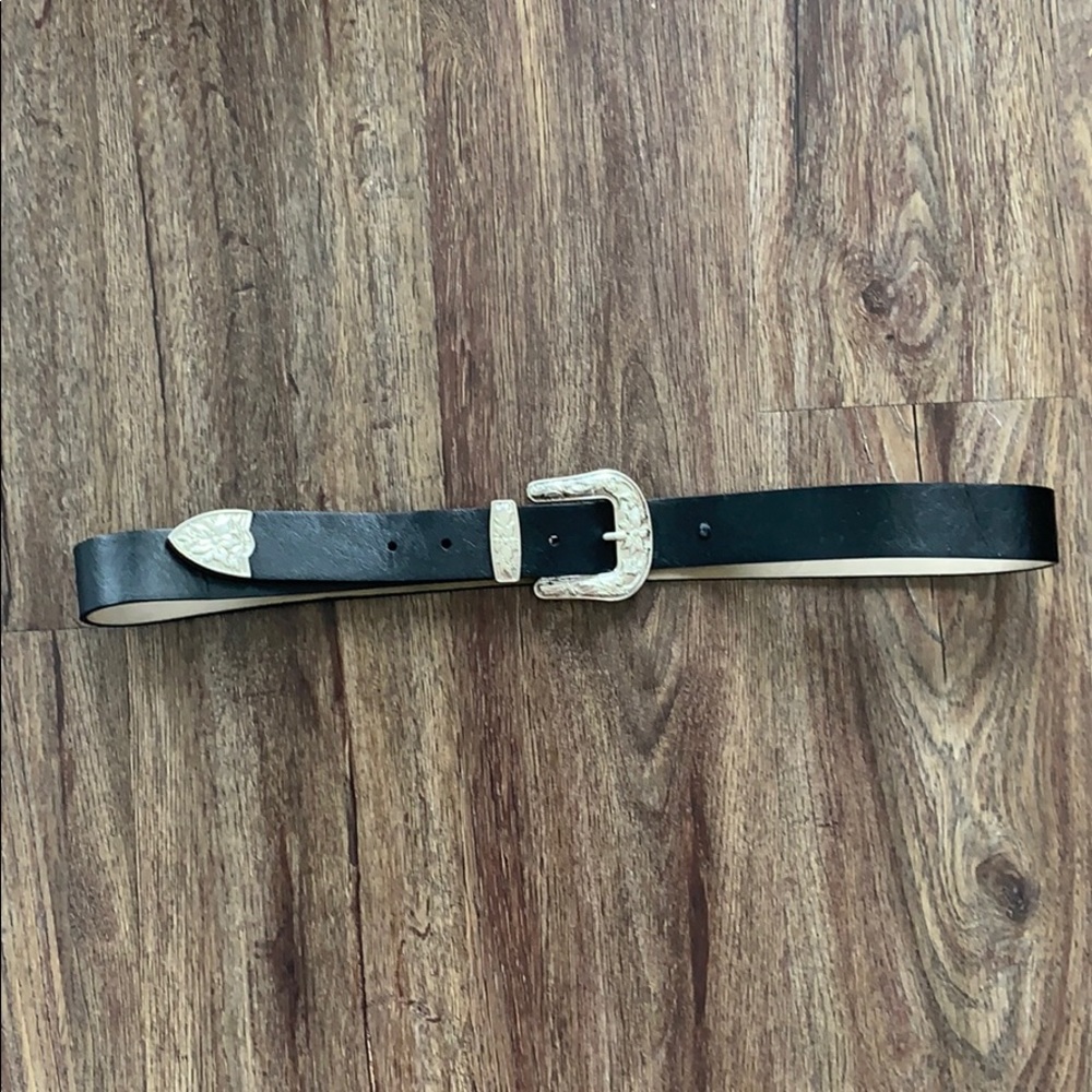 Single buckle western belt